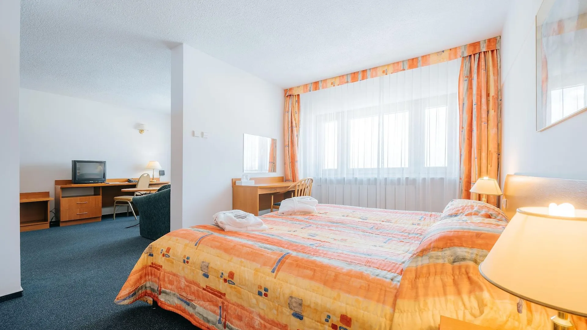 ורשה Sangate Hotel Airport