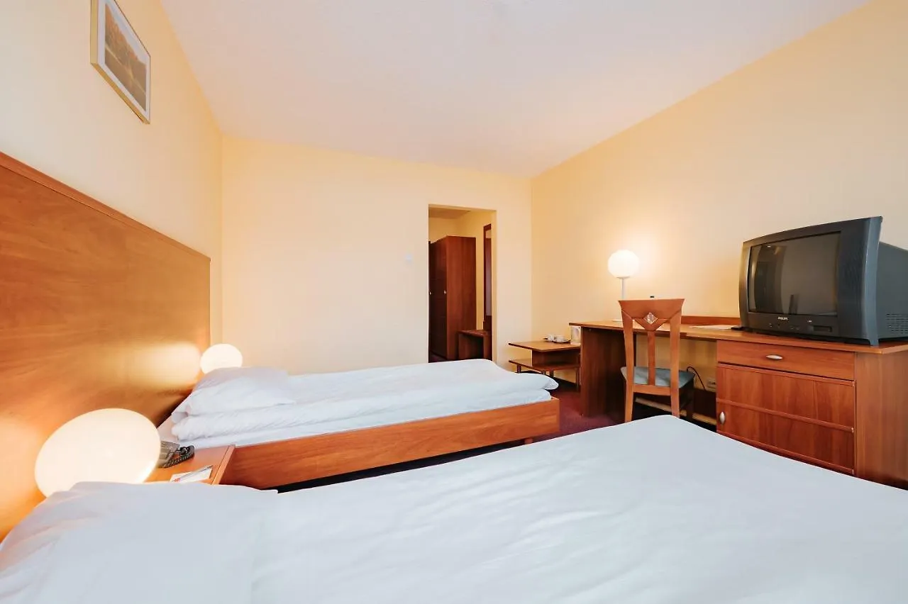 ***  ורשה Sangate Hotel Airport פולין