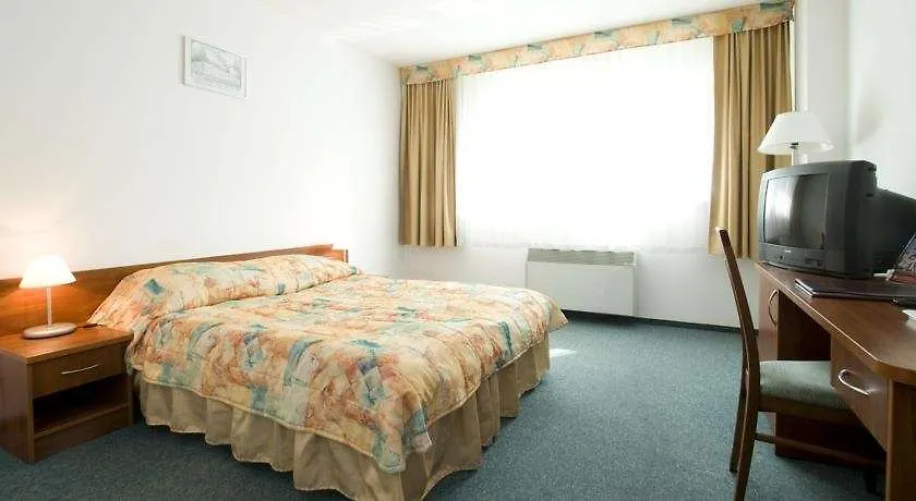ורשה Sangate Hotel Airport