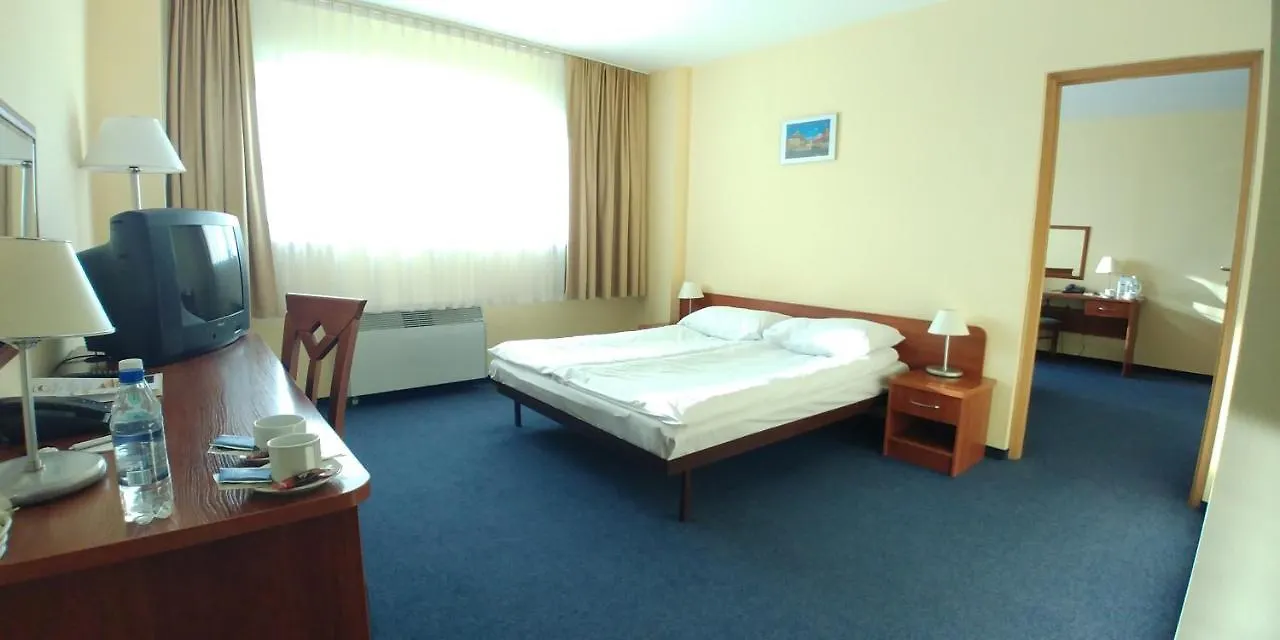ורשה Sangate Hotel Airport