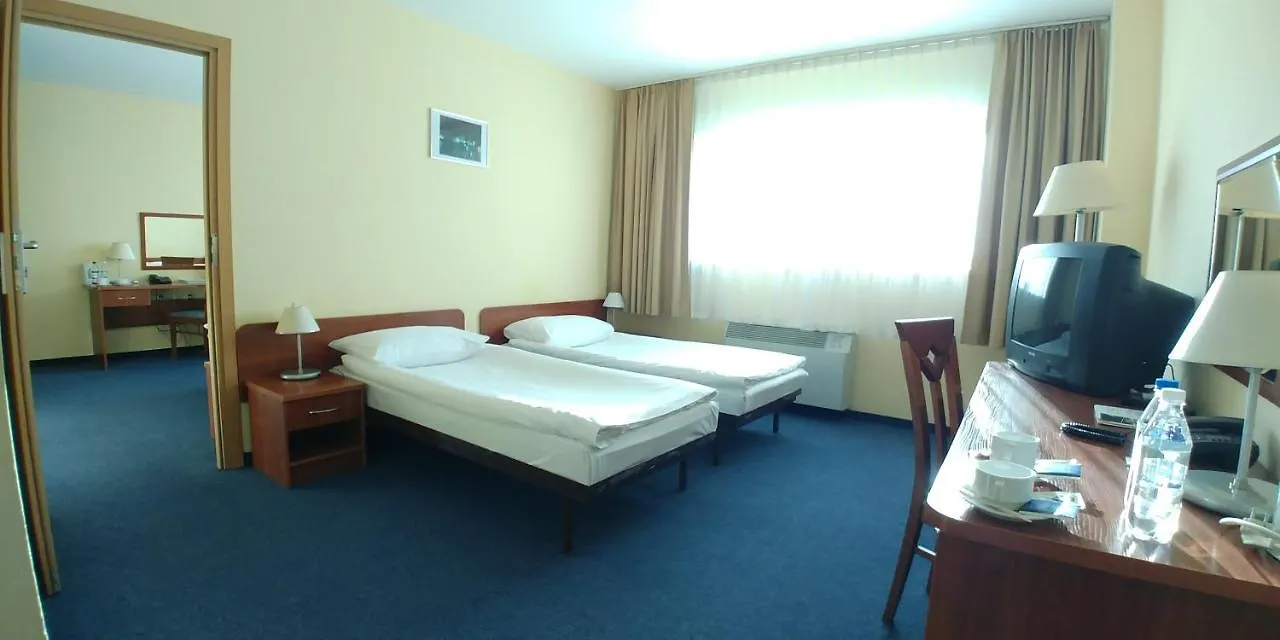 ורשה Sangate Hotel Airport